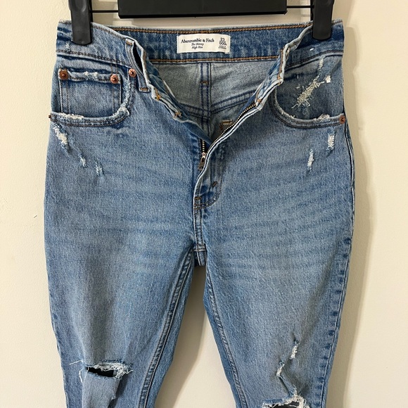 Abercrombie & Fitch The Skinny High Rise Medium Wash Distressed Denim Jean 000 - Picture 4 of 11